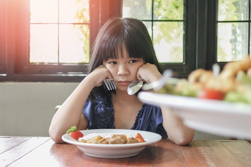 picky eating or ARFID? Girl upset about eating at the table